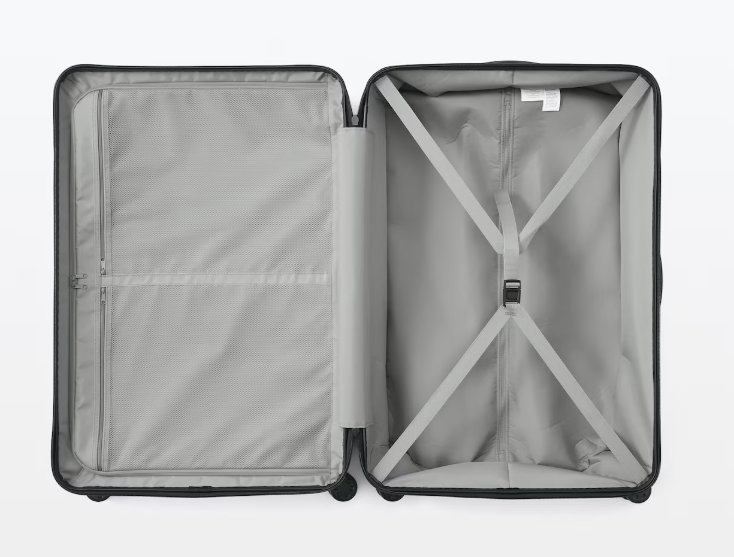 無印良品	バーを自由に調節できるハードキャリーケースの内装