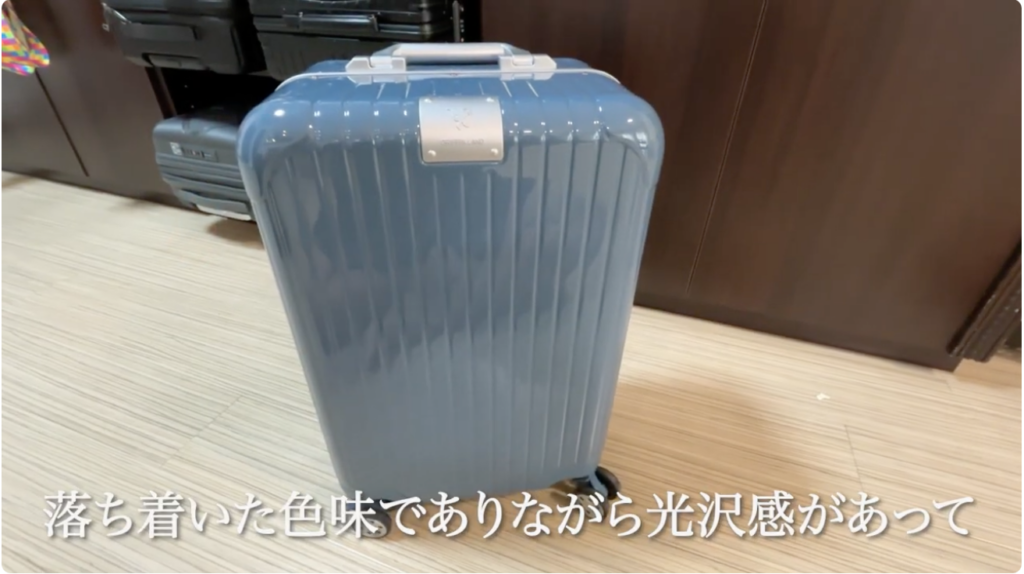 外装は高級感漂う鏡面仕上げ